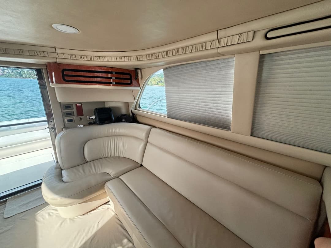 50′ Luxury Boat