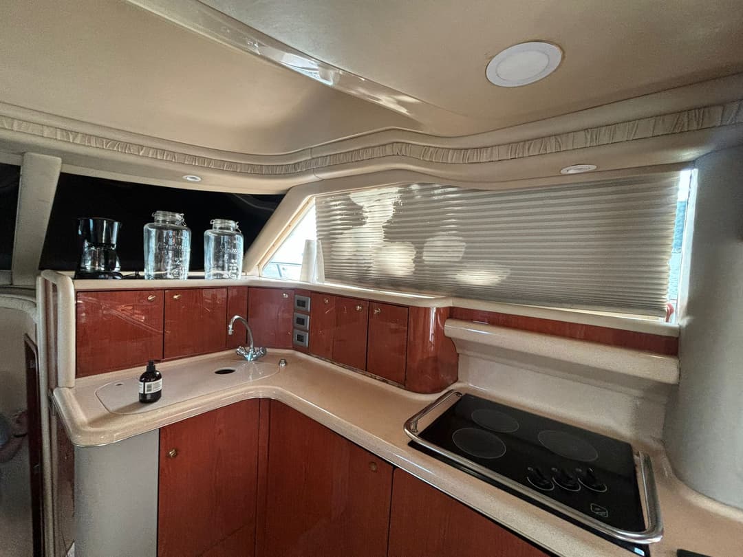 50′ Luxury Boat
