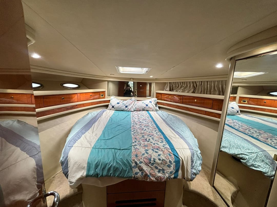 50′ Luxury Boat