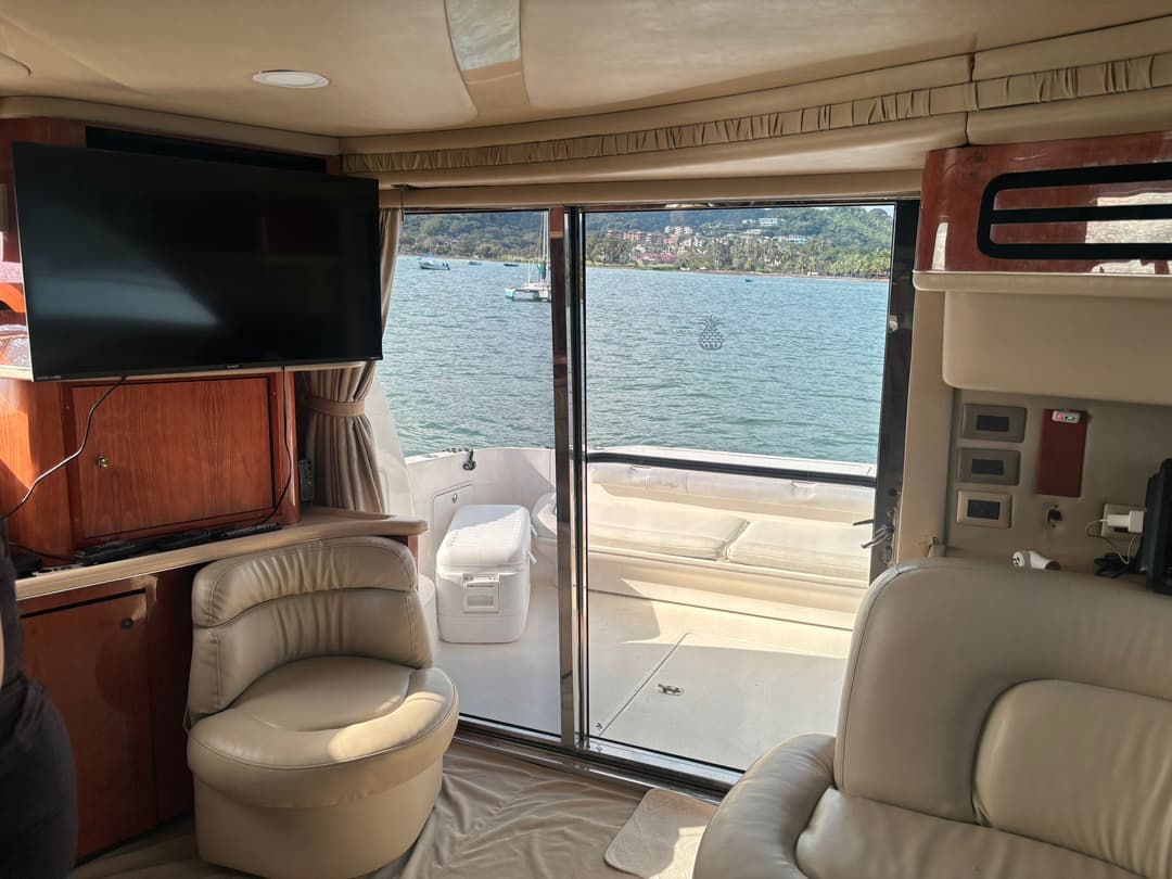 50′ Luxury Boat