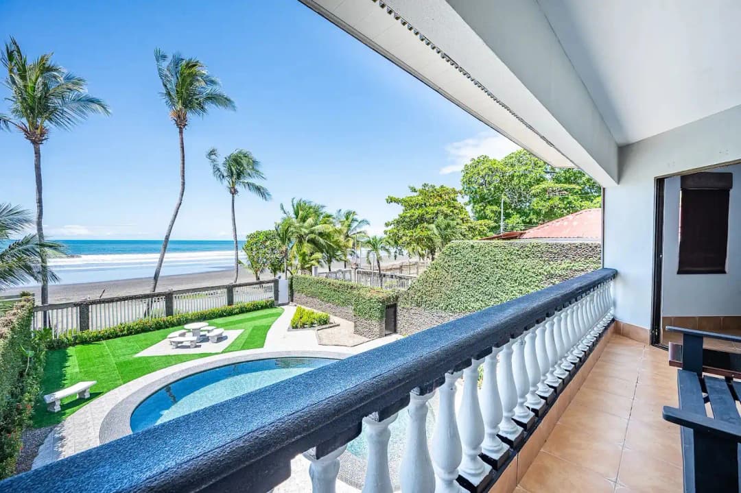 Beachfront Party Casa Jr.