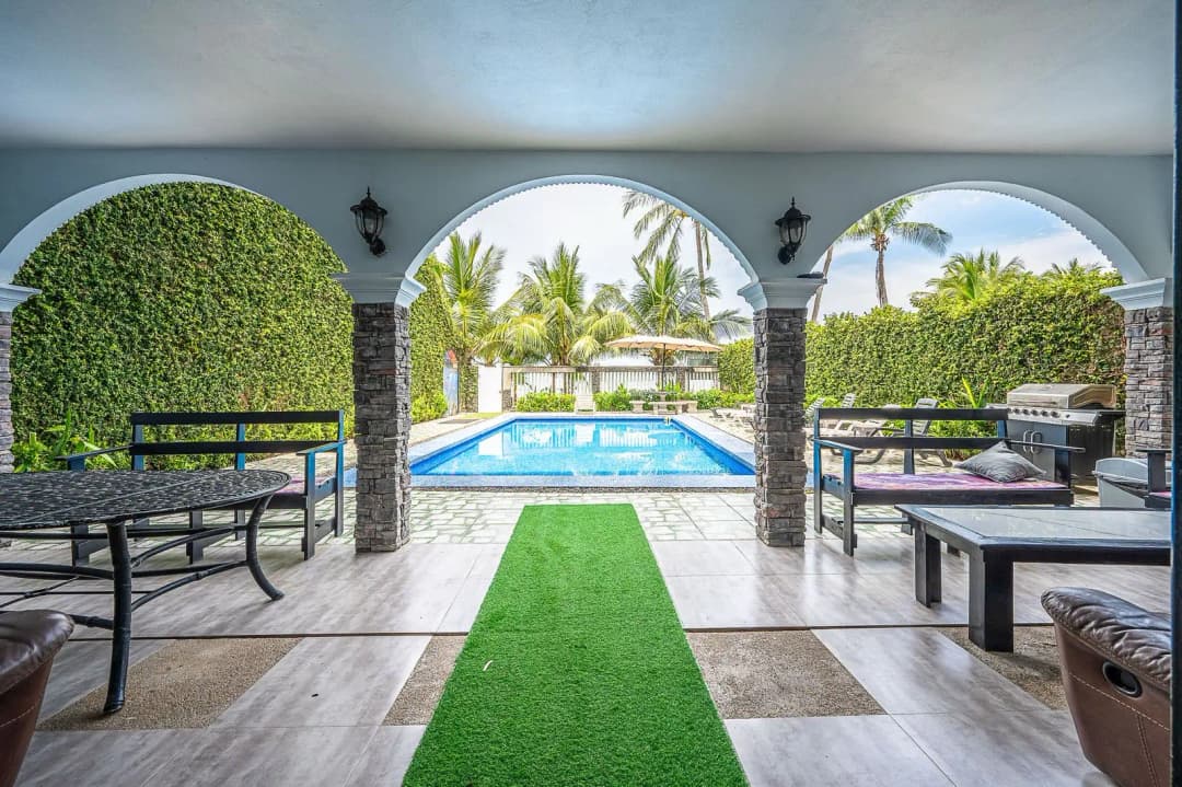 Beachfront Party Casa Sr.